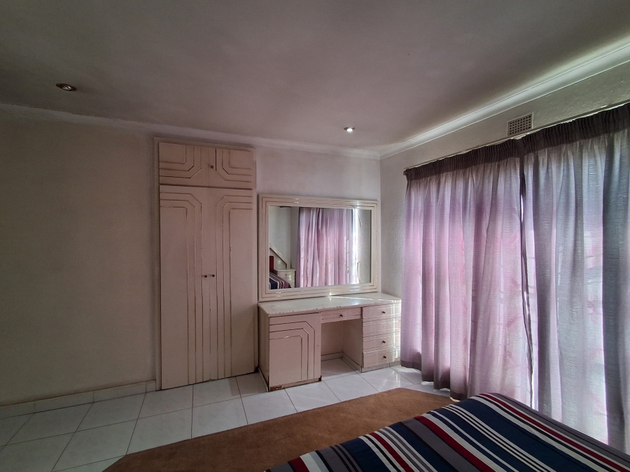 5 Bedroom Property for Sale in Manzil Park North West